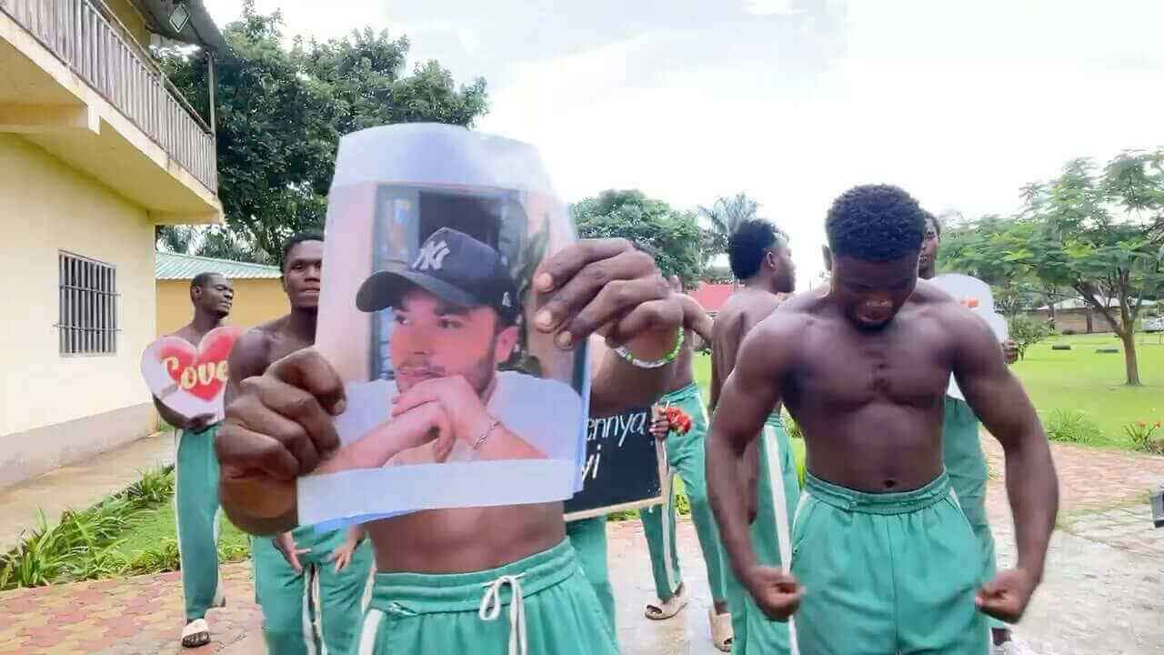 Big guys in green pants Hakuna Papaya 